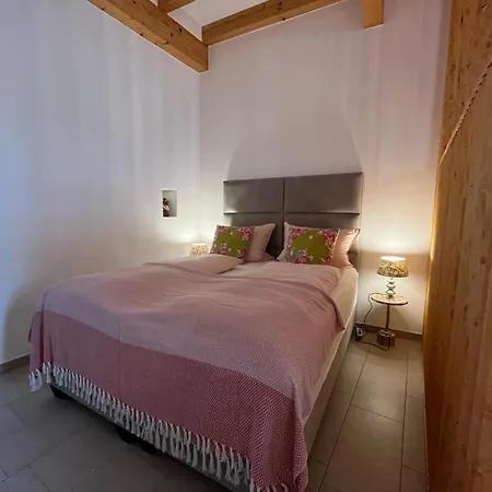 Franzoesin - Ingo Telschow & Catherine Tempier Gbr Deidesheim